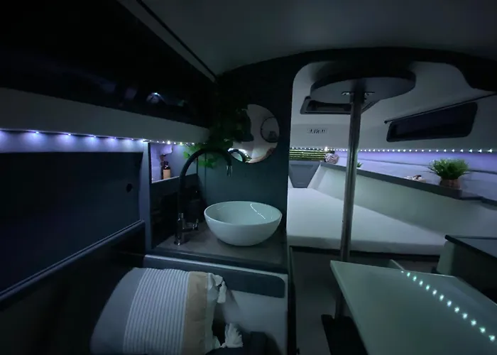 Botel Nuit Insolite Casteljaloux